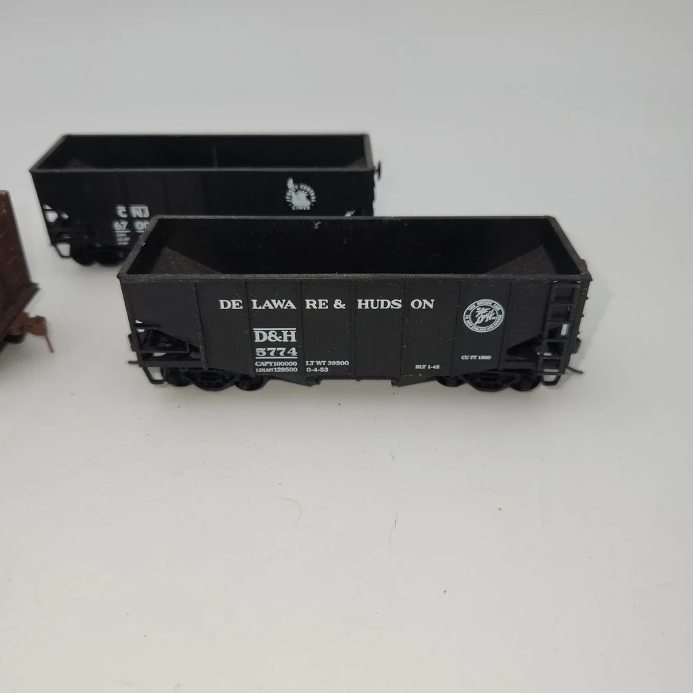 Vintage HO Scale Model Train Rolling Stock 5 Lot Pennsylvania Burlington Philgas